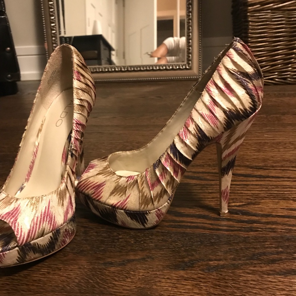 Also size 8 1/2 pumps.